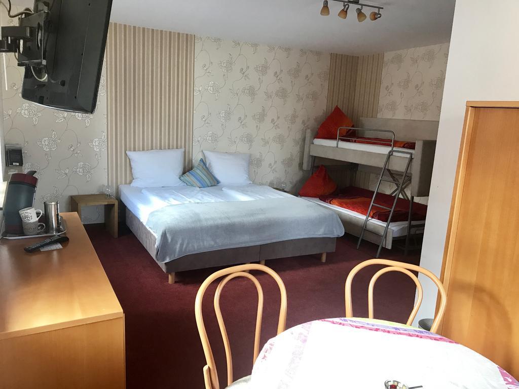Bed & Rooms, Woergl Exterior foto